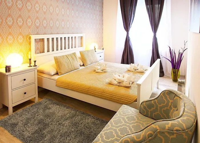Luxury Paulay Street Apartment