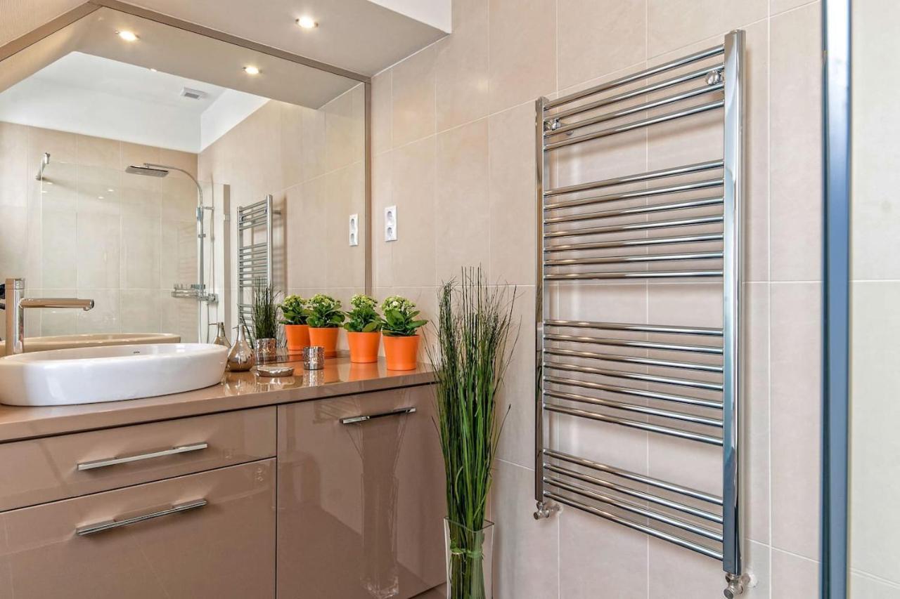Luxury Paulay Street Apartament